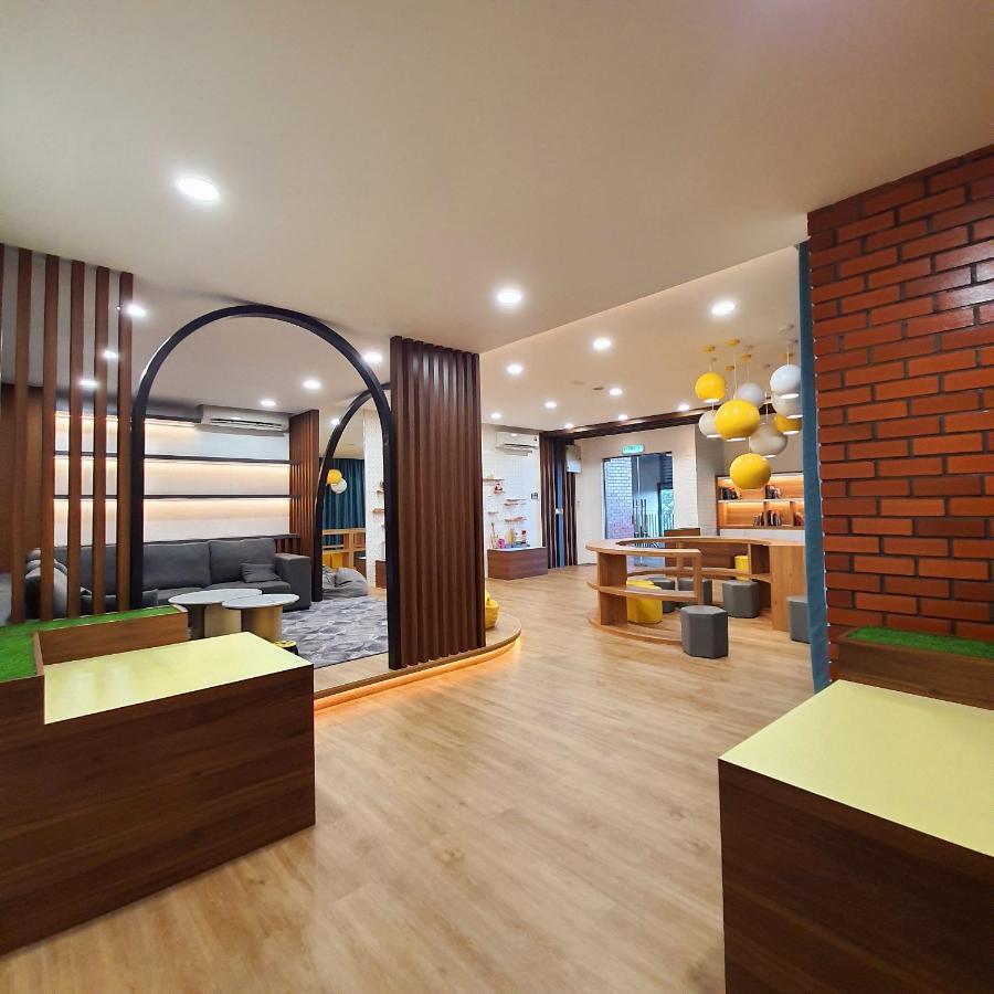 The Glass Homestay Путраджая Экстерьер фото